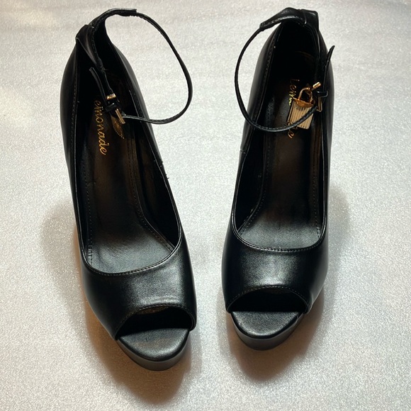 Black platform peep toe open toe heels with ankle strap and locket. Size 10. - Picture 1 of 9